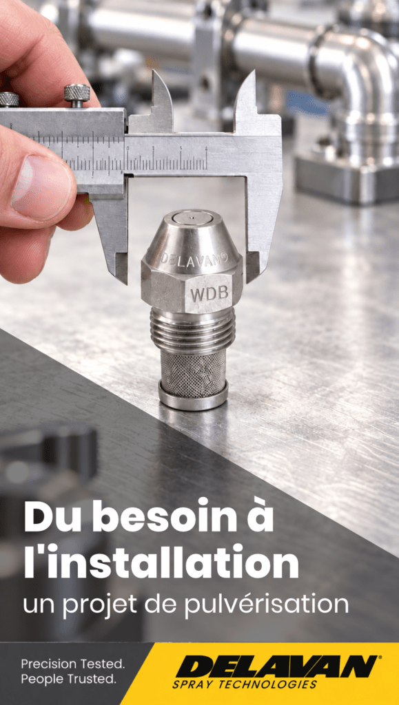 Pied à coulisse mesurant une buse de pulvérisation Delavan WDB en inox avec filtre, sur un établi, titre « Du besoin à l'installation »